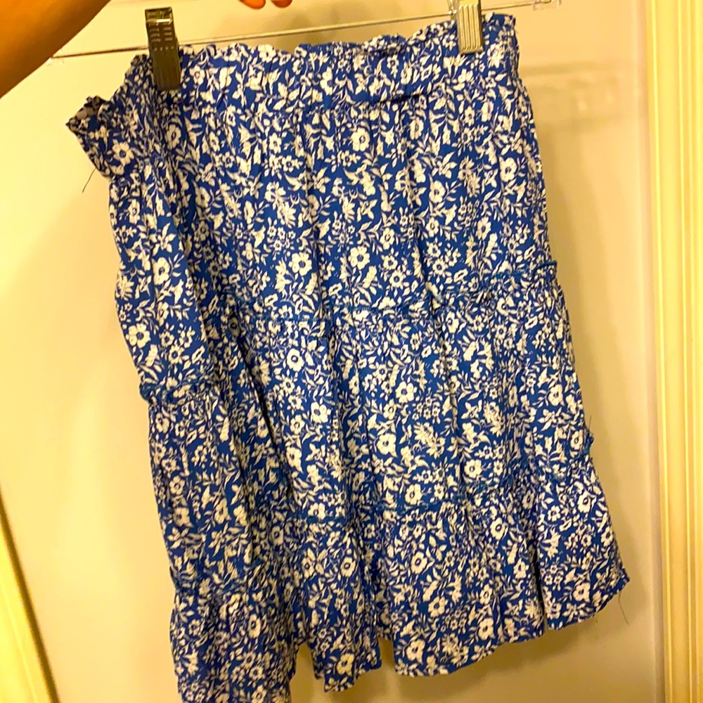 🐣 3 for $15! Women’s Large stretch Blue floral skirt Large